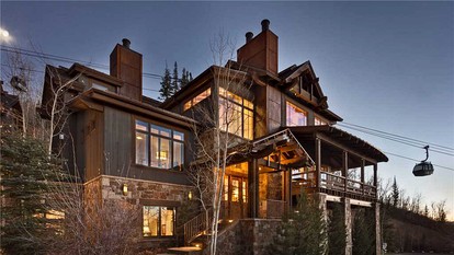 Hillside Vacation Rental with a Hot Tub near Lake Catamount, Colorado - glamping.directory