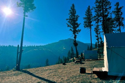 Amazing Log Cabin with Stunning Views in Conner, Montana - Conner, Montana - glamping.directory