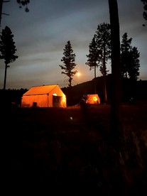 Amazing Log Cabin with Stunning Views in Conner, Montana - Conner, Montana - glamping.directory