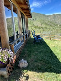 Amazing Log Cabin with Stunning Views in Conner, Montana - Conner, Montana - glamping.directory