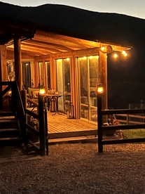 Amazing Log Cabin with Stunning Views in Conner, Montana - Conner, Montana - glamping.directory