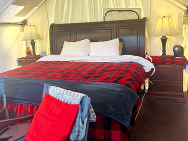 Amazing Log Cabin with Stunning Views in Conner, Montana - Conner, Montana - glamping.directory