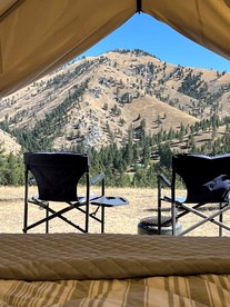 Amazing Log Cabin with Stunning Views in Conner, Montana - Conner, Montana - glamping.directory