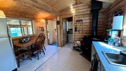 Amazing Log Cabin with Stunning Views in Conner, Montana - Conner, Montana - glamping.directory