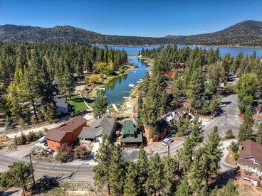 Cozy Lakefront Cabin with Firepit and Scenic Views near The Village in Big Bear, California - Big Bear Lake, California - glamping.directory