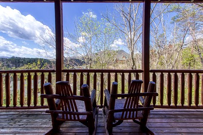 Pigeon Forge Log Cabin, for Family Glamping near Dollywood - Pigeon Forge, Tennessee - glamping.directory