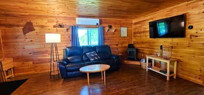 Vibrant Cozy Cabin Haven Near Moosehead Lake, Maine - Greenville, Maine - glamping.directory