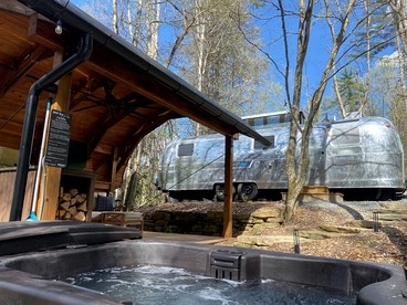 Luxury Airstream Rental for Intimate Getaways to Pisgah Forest, North Carolina - Pisgah Forest, North Carolina - glamping.directory