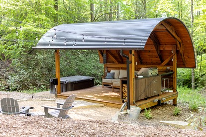 Luxury Airstream Rental for Intimate Getaways to Pisgah Forest, North Carolina - Pisgah Forest, North Carolina - glamping.directory