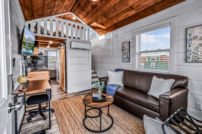 Cozy Tiny House near the Great Smoky Mountains for a Unique Getaway in Sevierville, Tennessee - Sevierville, Tennessee - glamping.directory