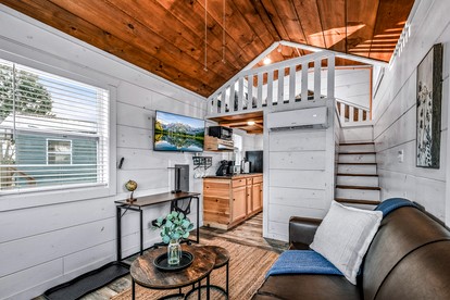 Cozy Tiny House near the Great Smoky Mountains for a Unique Getaway in Sevierville, Tennessee - Sevierville, Tennessee - glamping.directory