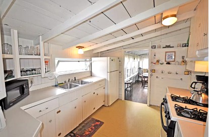 Rustic Cottage Rental on National Seashore with Ocean Views in Cape Cod - Eastham, Massachusetts - glamping.directory