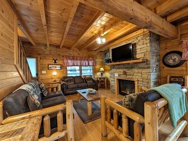 Rustic Cabin with Jacuzzi and Pool Table in Pigeon Forge, Tennessee - Pigeon Forge, Tennessee - glamping.directory