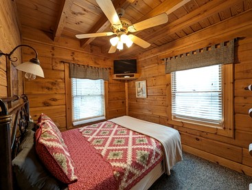 Rustic Cabin with Jacuzzi and Pool Table in Pigeon Forge, Tennessee - Pigeon Forge, Tennessee - glamping.directory