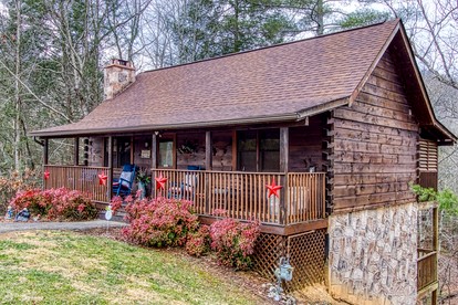 Rustic Cabin with Jacuzzi and Pool Table in Pigeon Forge, Tennessee - Pigeon Forge, Tennessee - glamping.directory