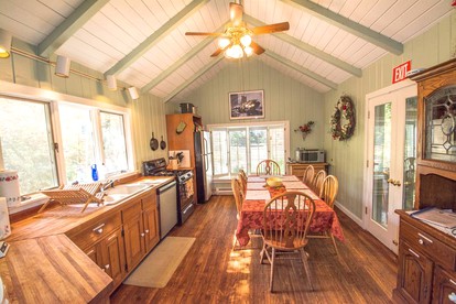 Superb Mountain Getaway near Cherokee National Forest in Reliance, Tennessee - Reliance, Tennessee - glamping.directory