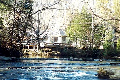 Superb Mountain Getaway near Cherokee National Forest in Reliance, Tennessee - glamping.directory