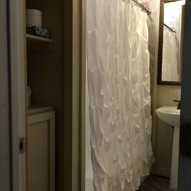 Vacation Cabin near the Boutiques and Galleries in Ingram, Texas - Ingram, Texas - glamping.directory