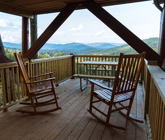 Treetop Cabin for the Ultimate Getaway near Lake Lure in Bostic, North Carolina - Rutherfordton, North Carolina - glamping.directory