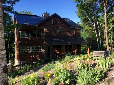 Private Rustic Cabin with Ski-In and Ski-Out Access in Jackson, New Hampshire - Jackson, New Hampshire - glamping.directory