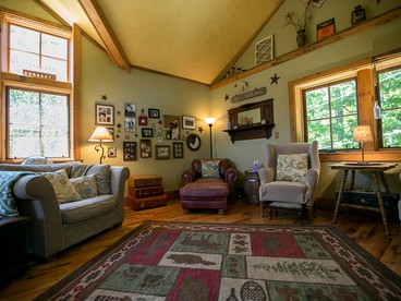Private Rustic Cabin with Ski-In and Ski-Out Access in Jackson, New Hampshire - Jackson, New Hampshire - glamping.directory