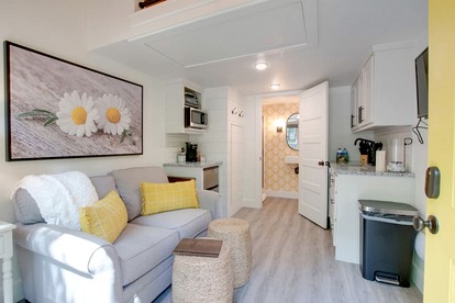 Luminous Tiny Cabin with Amazing Hiking Trails in Alabama - Scottsboro, Alabama - glamping.directory