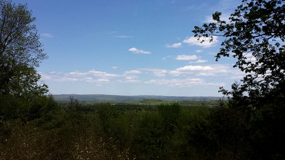 Spacious Berkshires Villa Rental for Groups in Taconic Mountains of Massachusetts - Sheffield, Massachusetts - glamping.directory
