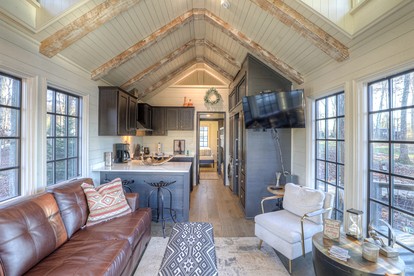 Magical Tiny Cottage with Lovely Outdoor Living in Tennessee - Tracy City, Tennessee - glamping.directory