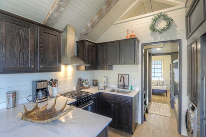 Magical Tiny Cottage with Lovely Outdoor Living in Tennessee - Tracy City, Tennessee - glamping.directory
