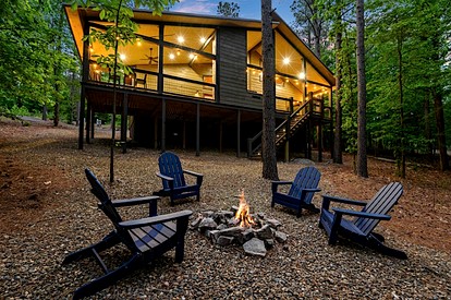 Cozy Luxury Cabin with Serene Forest Setting near Broken Bow Lake in Hochatown, Oklahoma - Broken Bow, Oklahoma - glamping.directory