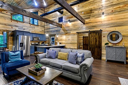Cozy Luxury Cabin with Serene Forest Setting near Broken Bow Lake in Hochatown, Oklahoma - Broken Bow, Oklahoma - glamping.directory