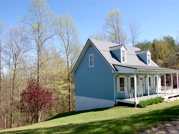 Beautiful Secluded Cottage in the Woods near the Red River Gorge in Kentucky - Beattyville, Kentucky - glamping.directory