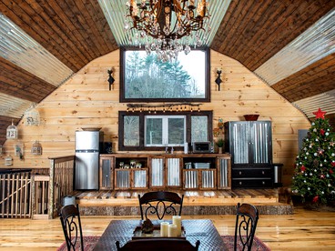 Gorgeous Vacation Cabin with Mountain Views near Cherokee National Forest, North Carolina - Sugar Grove, North Carolina - glamping.directory