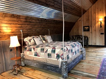 Gorgeous Vacation Cabin with Mountain Views near Cherokee National Forest, North Carolina - Sugar Grove, North Carolina - glamping.directory