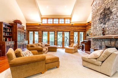 Beautiful Luminous Cabin with Deck and Indoor Spa Bath in Tennessee - Franklin, Tennessee - glamping.directory