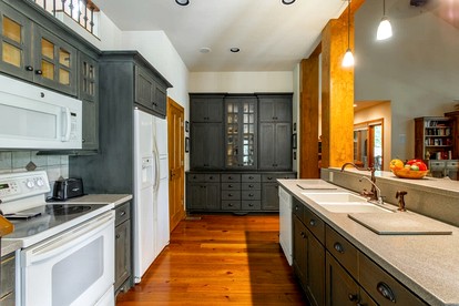 Beautiful Luminous Cabin with Deck and Indoor Spa Bath in Tennessee - Franklin, Tennessee - glamping.directory