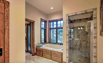 Beautiful Luminous Cabin with Deck and Indoor Spa Bath in Tennessee - Franklin, Tennessee - glamping.directory