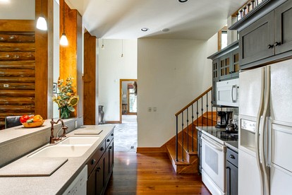Beautiful Luminous Cabin with Deck and Indoor Spa Bath in Tennessee - Franklin, Tennessee - glamping.directory