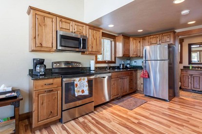 Inviting Vacation Cabin with Mountain Views near Glacier National Park, Montana - West Glacier, Montana - glamping.directory
