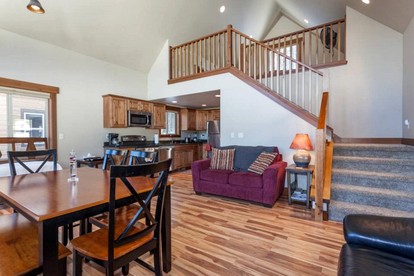 Inviting Vacation Cabin with Mountain Views near Glacier National Park, Montana - West Glacier, Montana - glamping.directory