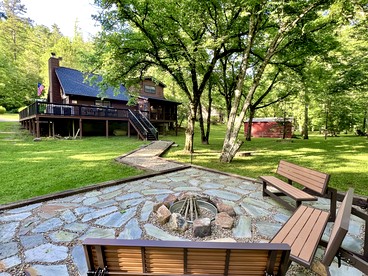 Spacious Group Cabin Beautiful Outdoor Spaces and Game Room in Tennessee - glamping.directory