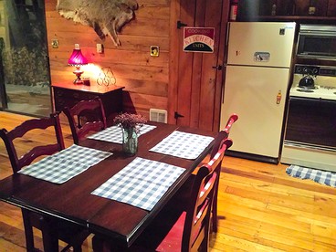 Charmingly Rustic Weekend Getaway in the Mountains near Pittsburgh, Pennsylvania - Champion, Pennsylvania - glamping.directory