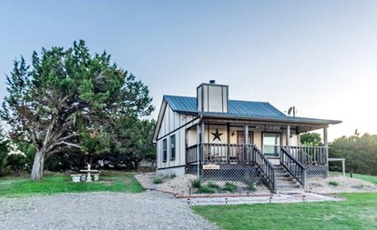 Charming Cabin Rental in Wine Country of Fredericksburg, Texas - Fredericksburg, Texas - glamping.directory