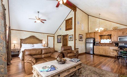 Charming Cabin Rental in Wine Country of Fredericksburg, Texas - Fredericksburg, Texas - glamping.directory
