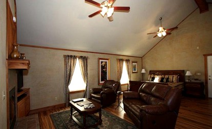 Charming Cabin Rental in Wine Country of Fredericksburg, Texas - Fredericksburg, Texas - glamping.directory