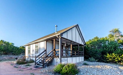 Charming Cabin Rental in Wine Country of Fredericksburg, Texas - Fredericksburg, Texas - glamping.directory