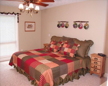 Cozy Vacation Rental for 14 Guests on Lake Cumberland in Kentucky - Bronston, Kentucky - glamping.directory