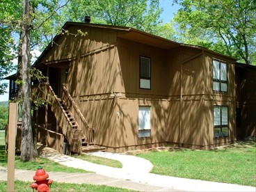Cozy Vacation Rental for 14 Guests on Lake Cumberland in Kentucky - glamping.directory
