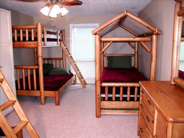 Cozy Vacation Rental for 14 Guests on Lake Cumberland in Kentucky - Bronston, Kentucky - glamping.directory