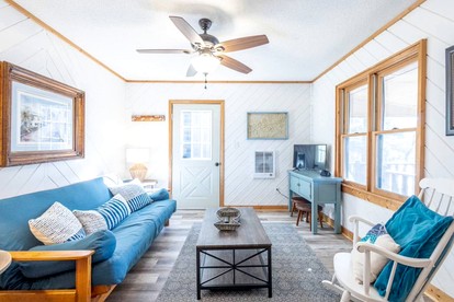 Enchanting Cabin with Breathtaking Sunset and Lake Views in North Carolina - Glenville, North Carolina - glamping.directory
